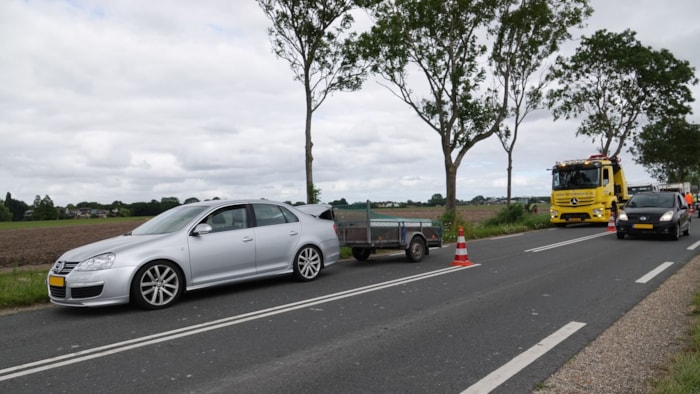 In Wognum biotsten drie auto&#39;s op elkaar2
