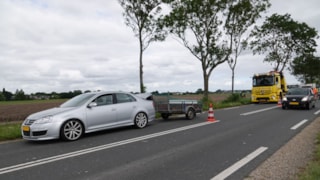 In Wognum biotsten drie auto's op elkaar2