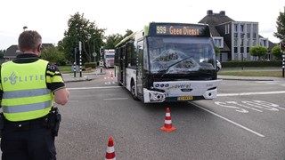 Werkbusje op zijn kant2