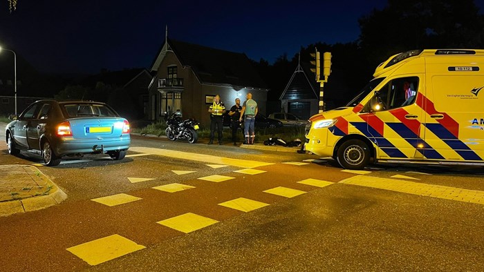 Botsing op kruispunt Oostergouw-Dorpstraat6