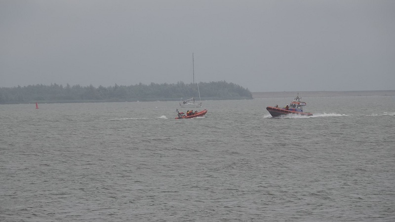Omgeslagen kano, zoekactie op Markermeer
