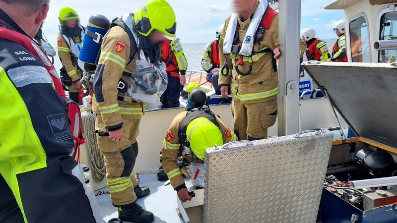 Reddingstation Wijdenes, Reddingsbrigade en Brandweer naar Markermeer vanwege motorboot in problemen
