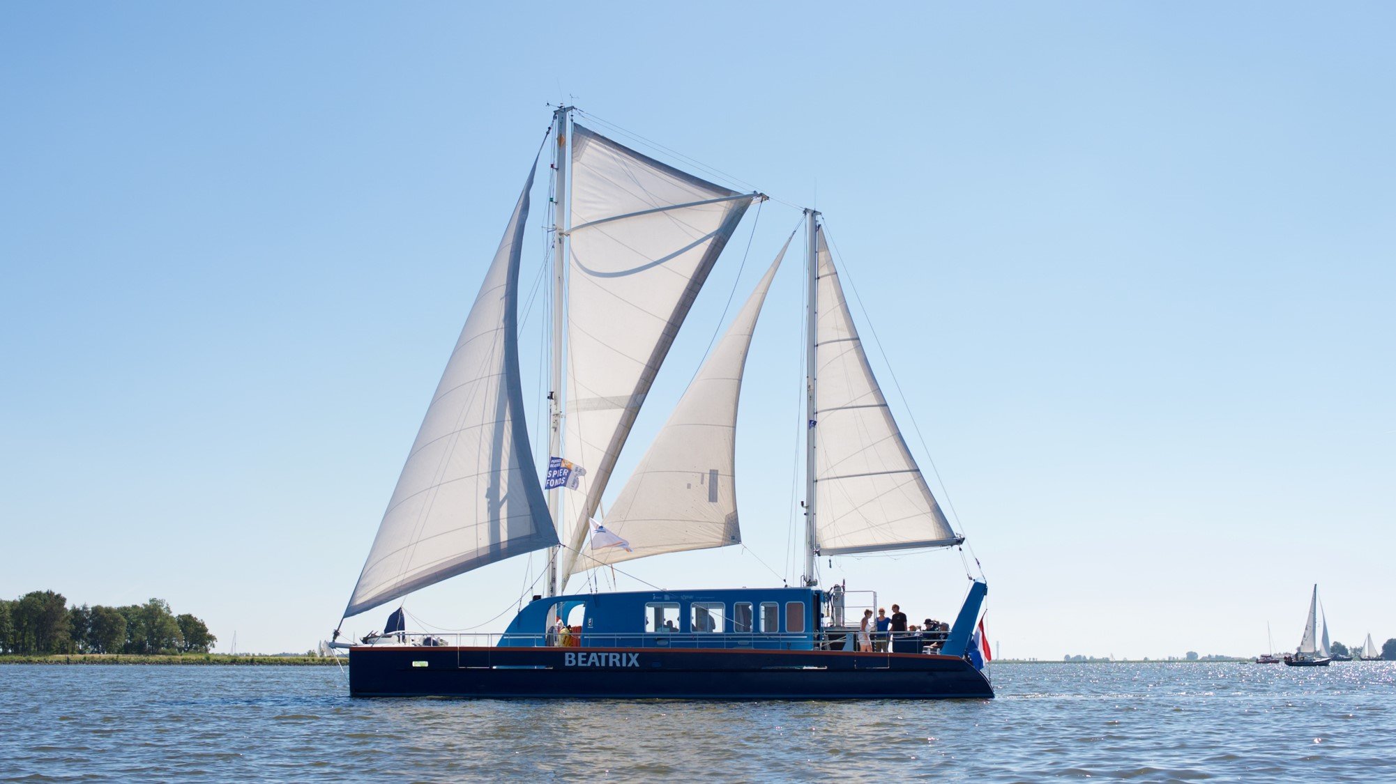 Mensen met een beperking varen 24 uurs zeilrace