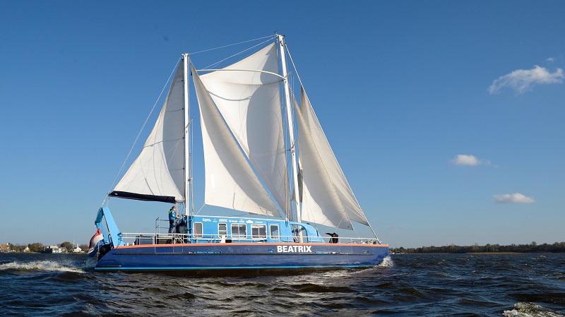 Mensen met een beperking varen 24 uurs zeilrace