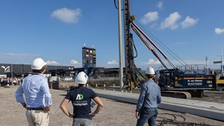 Autoschade Dampten slaat 1e paal Zevenhuis B