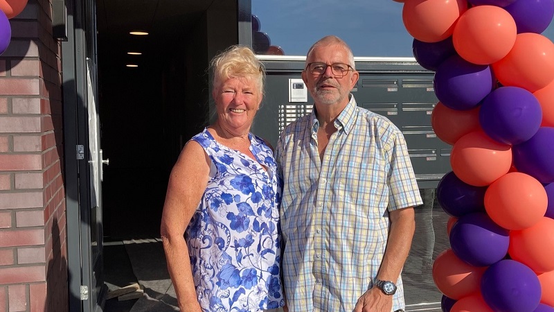 Eerste bewoners sociale huurwoningen Holenkwartier blij met sleutel