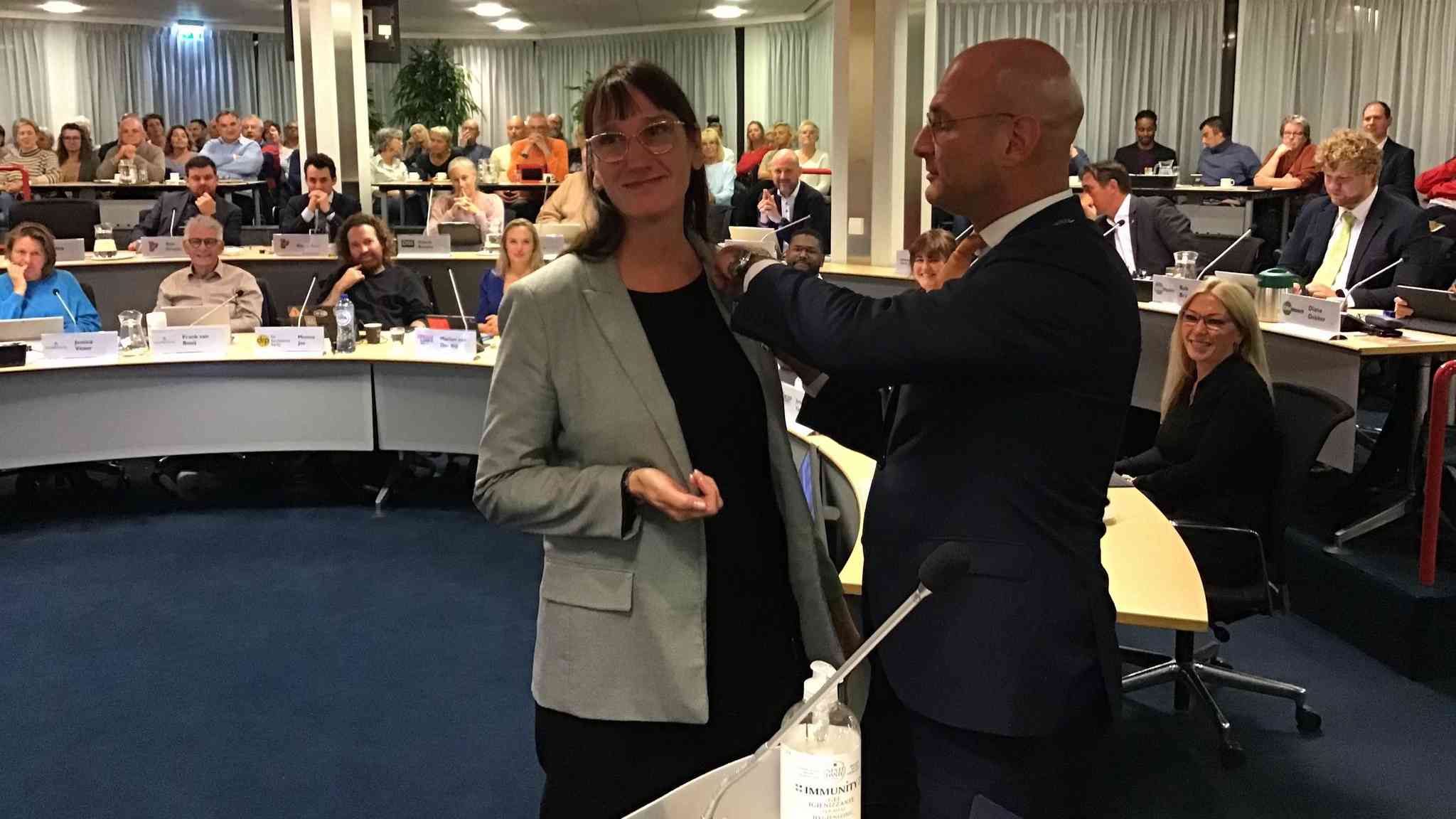 Karin Hakhoff 12 jaar raadslid, nu wethouder, is koninklijk onderscheiden