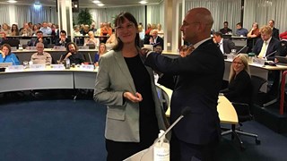 Karin Hakhoff wordt koninklijk onderscheiden