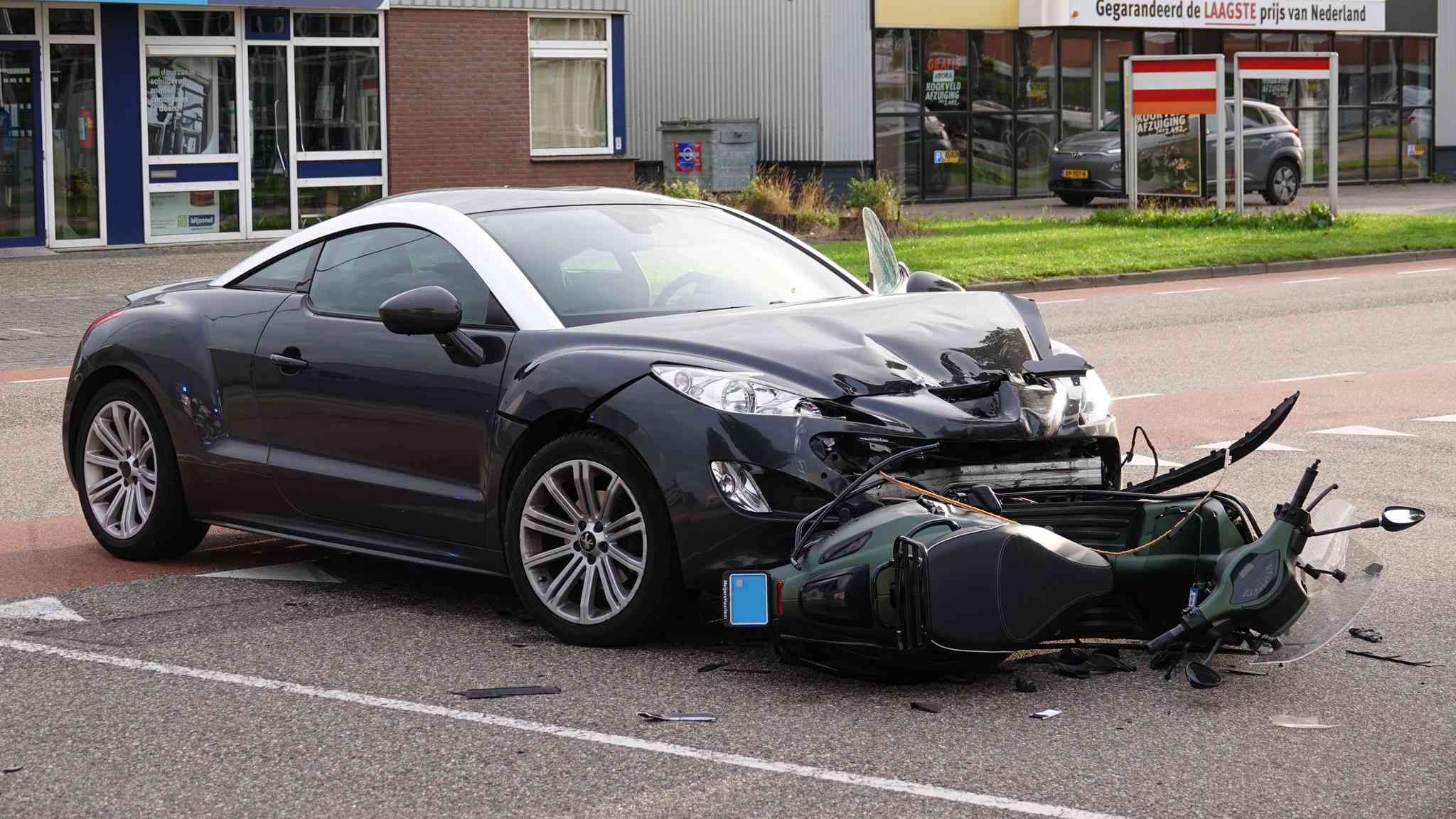 Twee mensen gewond bij ongeluk aan De Factorij in Zwaag