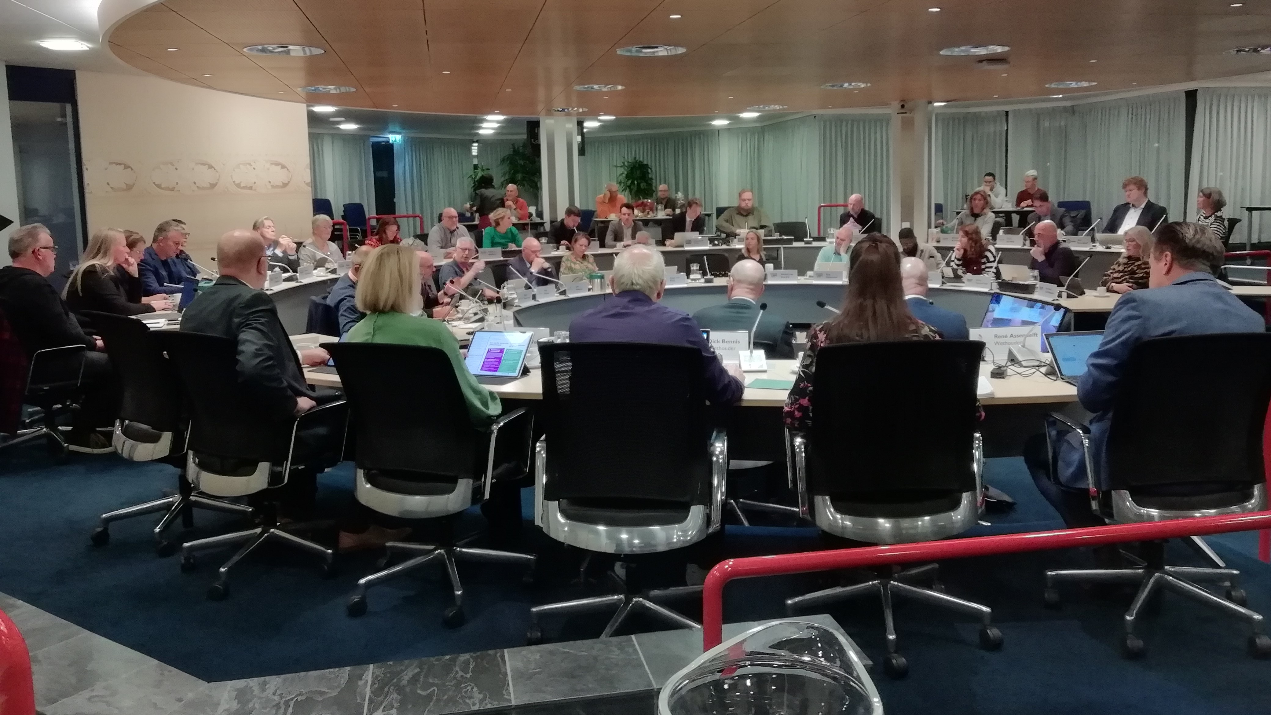 Rozenbuurt: bouwlagen maximaal acht en meer bomen