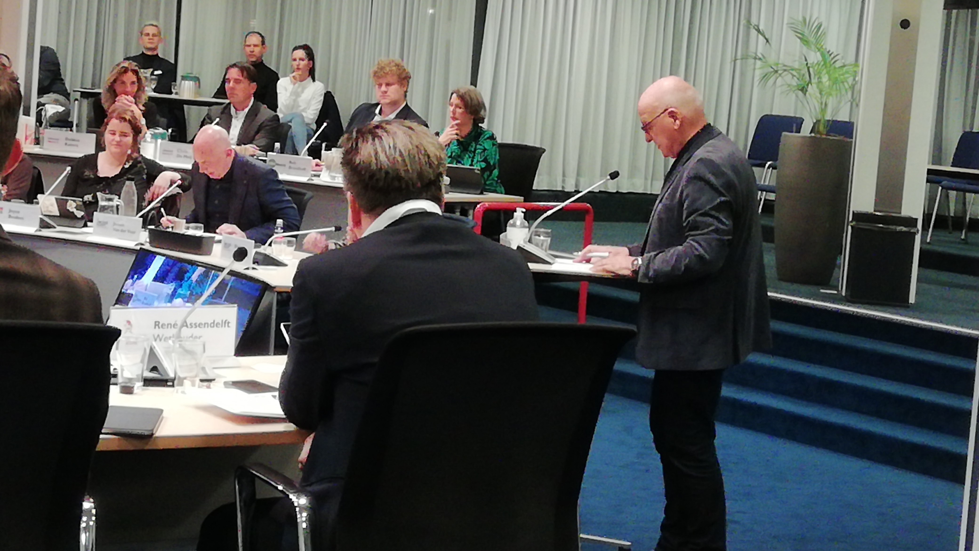 Begrotingsdebat in 10 amendementen en 25 moties (en radio interview)