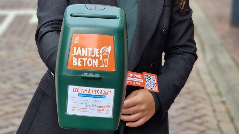 Extraatje voor de clubkas met collecte Jantje Beton
