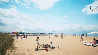 Stadsstrand Hoorn met skyline