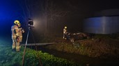 Auto lanceerde zichzelf over de sloot in Wervershoof