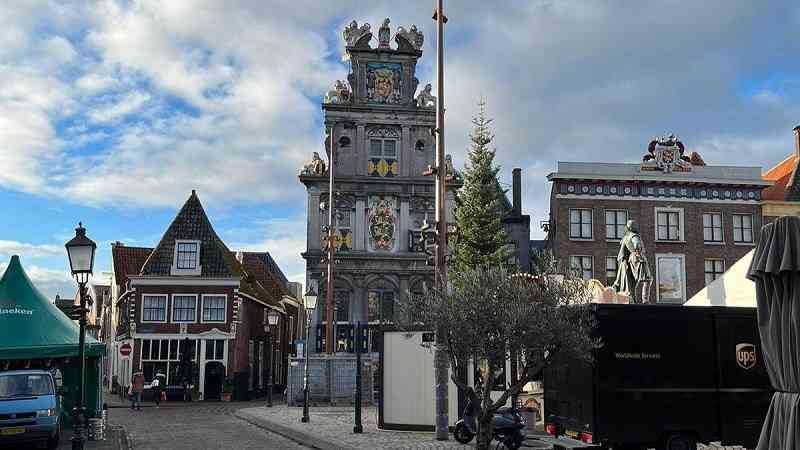 PvdA Hoorn stelt vragen over de aanlichtmasten op de Roode Steen