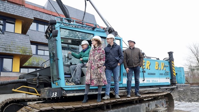 Eerste paal vernieuwd stadhuis Hoorn geslagen