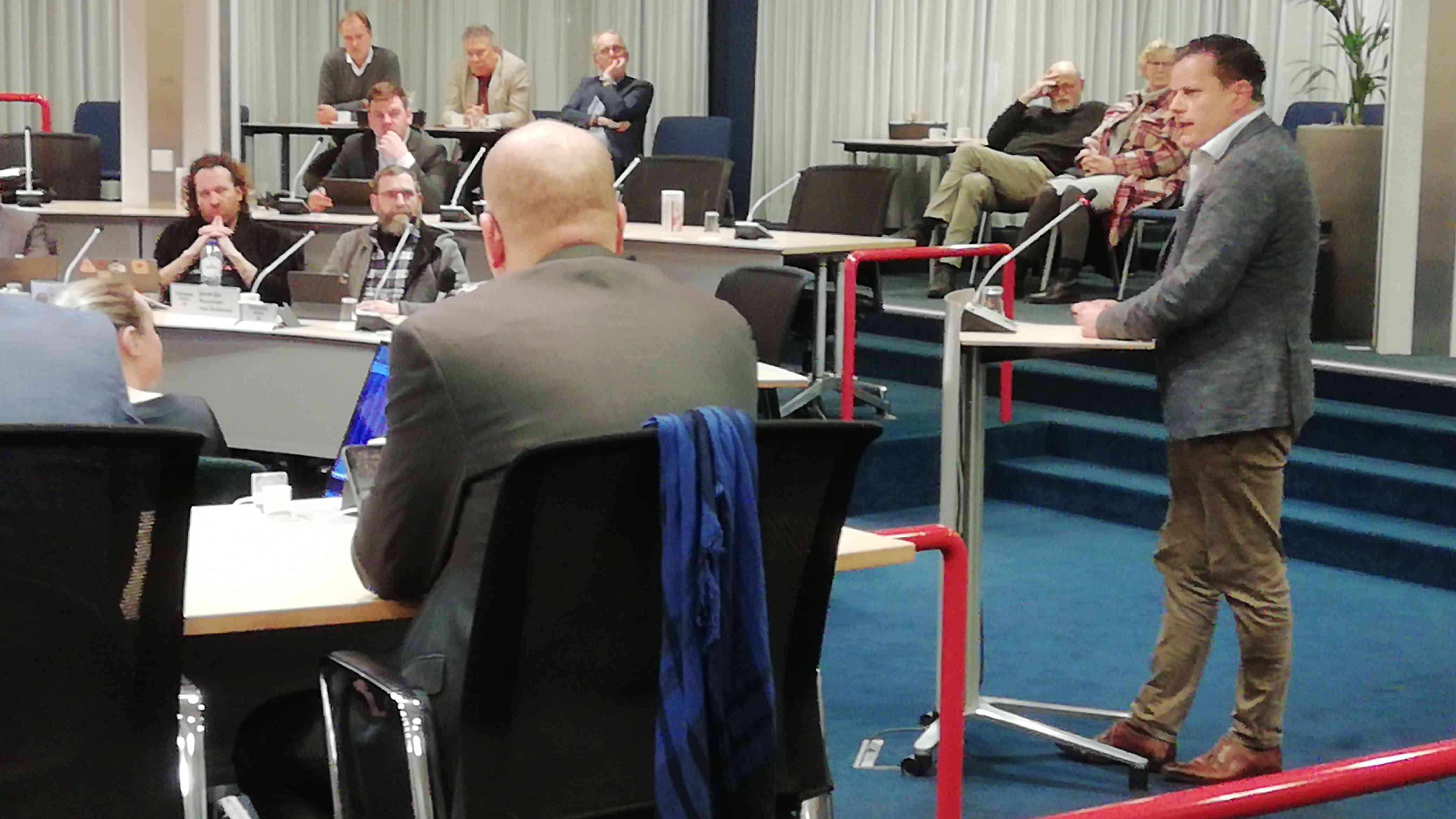 Zoeken naar oplossingen om terrassen op de Roode Steen permanent uit te breiden