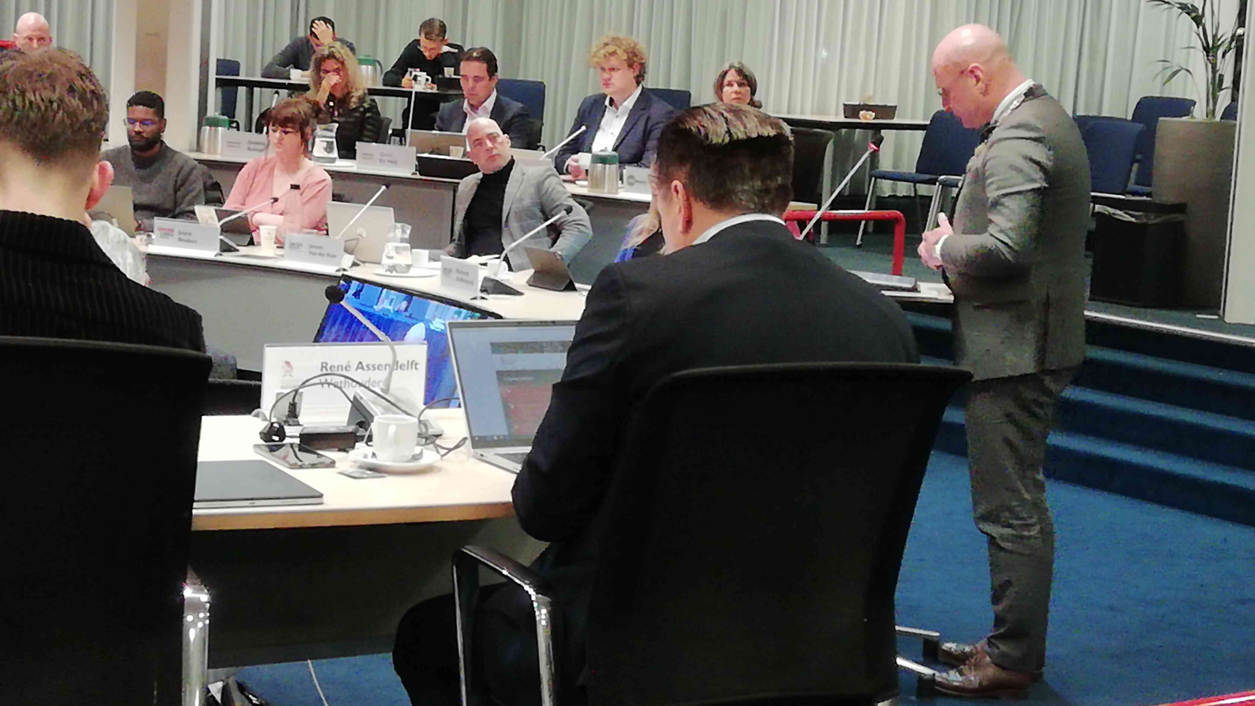 Nog geen messenverbod in Hoorn