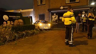 Auto tegen gevel Koepoortsweg Hoorn_4