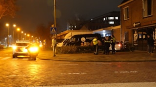 Auto tegen gevel Koepoortsweg Hoorn_1