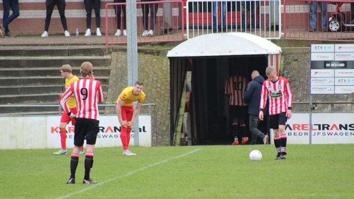 Hollandia - Rohda Raalte 16 april 2023 Knott weggestuurd