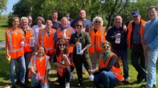 Raadsleden aan de slag in Julianapark