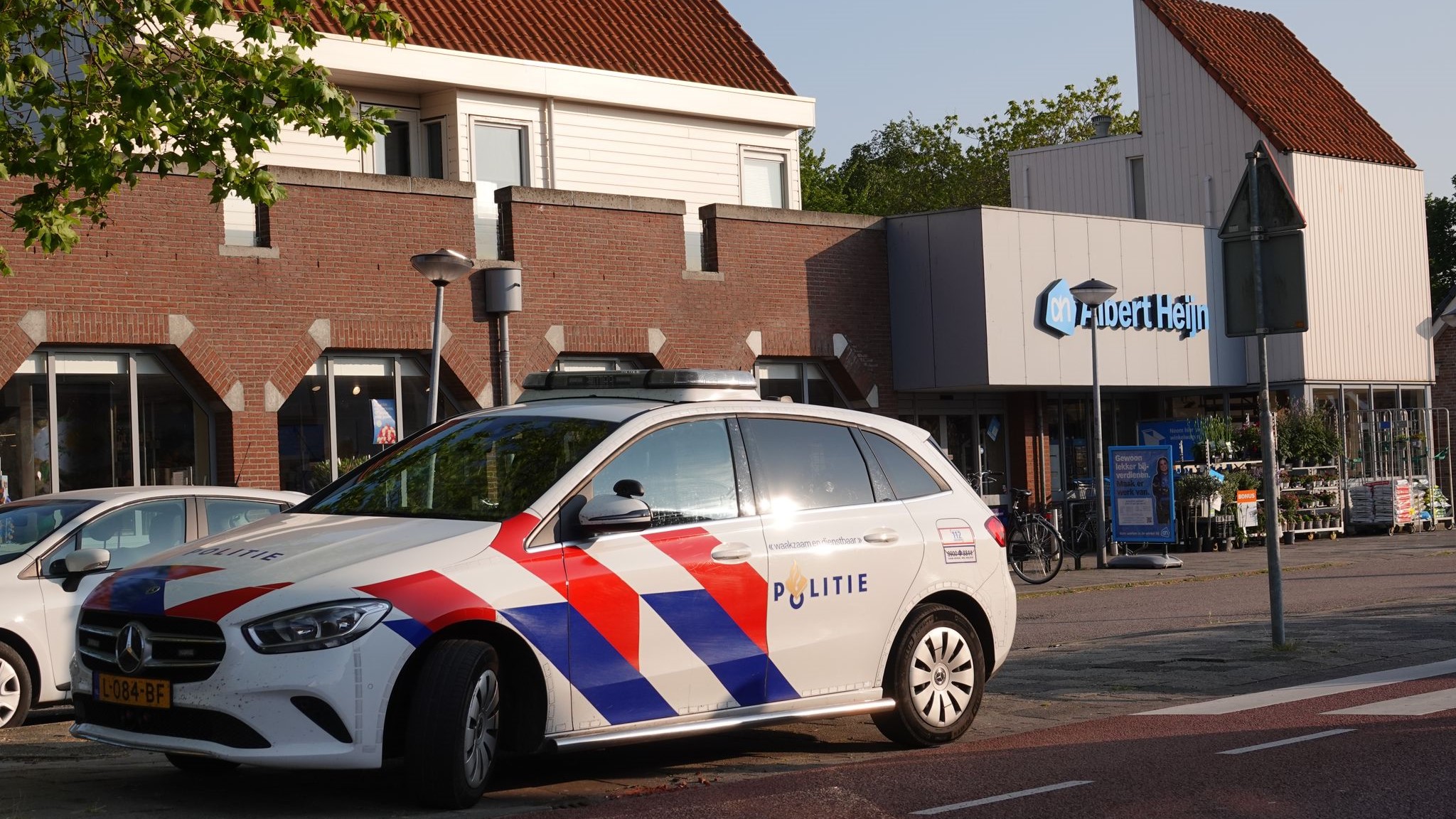 Overval op supermarkt Albert Heijn aan de Dorpsstraat in Zwaag