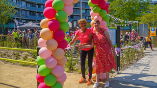 Olga Commandeur opent samen met Karin Hakhoff de beweegtuin