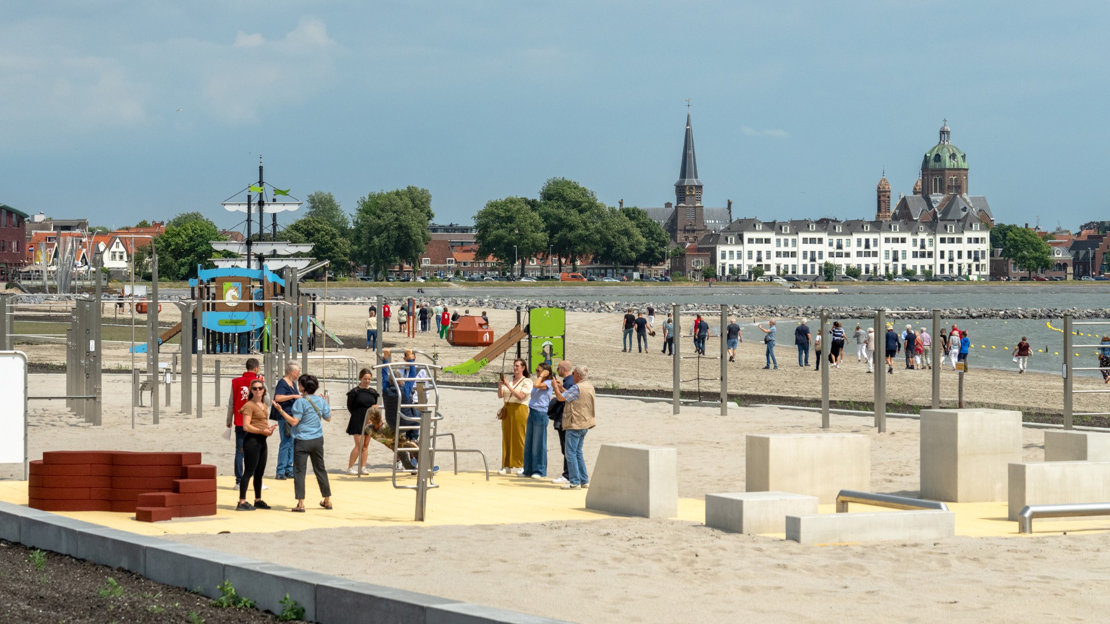 Eerste deel Hoornse stadsstrand officieel geopend