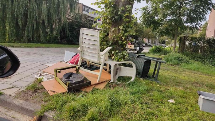 Grofvuil gedumpt bij de Schout