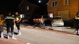 Auto rijdt tegen woning in Hoogkarspel