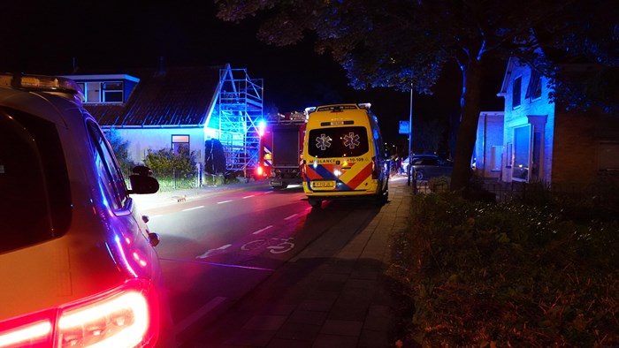 Auto rijdt tegen woning in Hoogkarspel_2