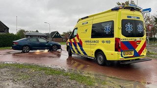 Botsing tussen twee auto's in Zwaag