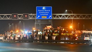 Boeren zetten A7 bij Hoorn-Noord vast