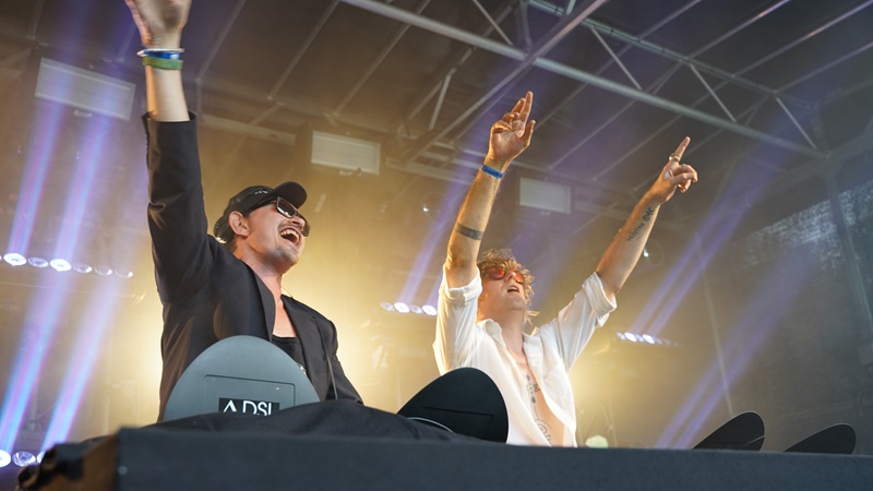 Meer dance in Manifesto