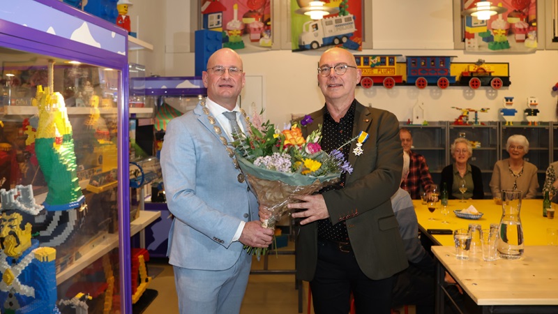 Koninklijke onderscheiding voor Hans Stuijfbergen [video]