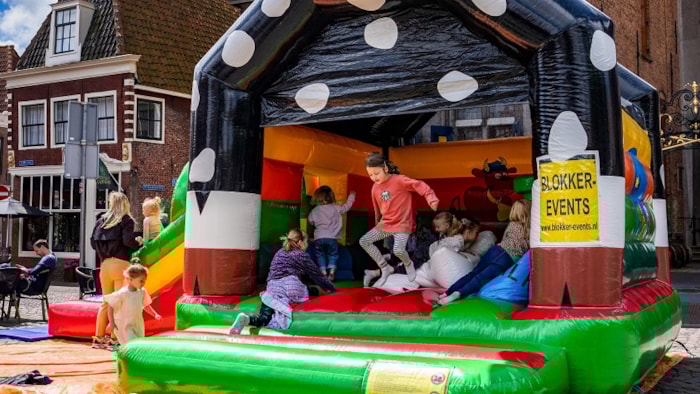 Familieweek 2022 - Foto Benno Ellerbroek springkussen