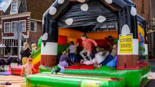 Familieweek 2022 - Foto Benno Ellerbroek springkussen