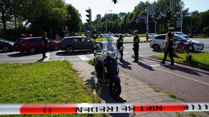 Scooterrijder zwaargewond bij botsing met auto