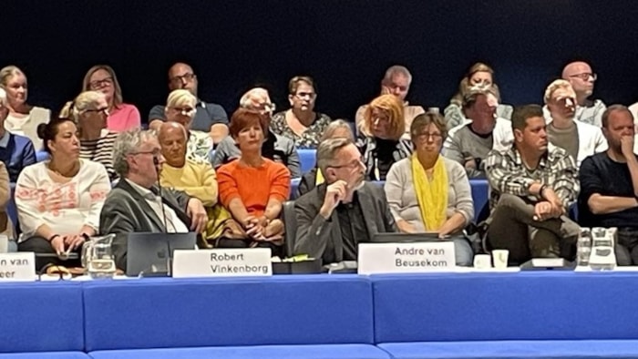 Robert Vinkenborg en Andre van Beusekom in de raadszaal